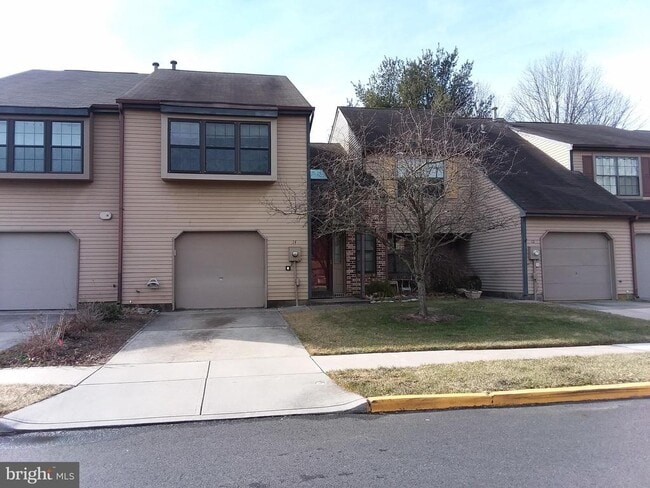 Building Photo - 14 Beverly Ct