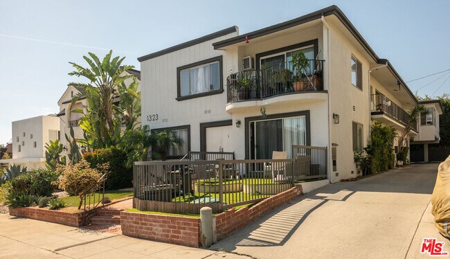 Building Photo - 1323 Ridgeley Dr