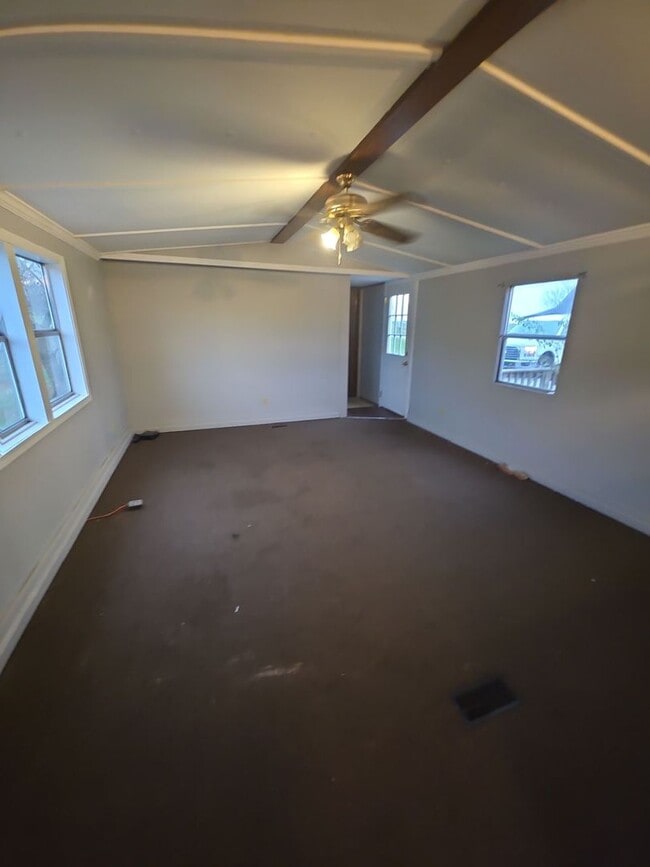 Building Photo - 2-Bedroom, 2-Bath Trailer with Scenic Views in Sparta, TN