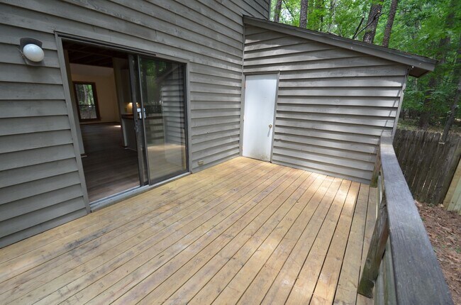 Building Photo - Charming 2 Bed / 2 Bath Home in Prime Chapel Hill Location