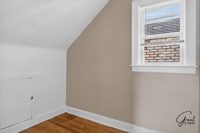 Building Photo - 17127 Roselawn St