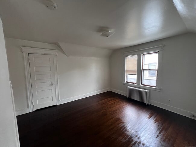 Building Photo - 123 Anson St