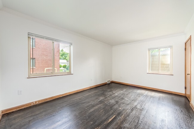 Building Photo - 662 Eastmoor Blvd