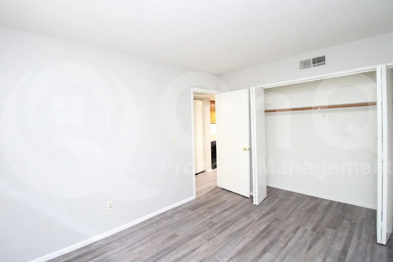 Building Photo - 3002 E Waltann Ln