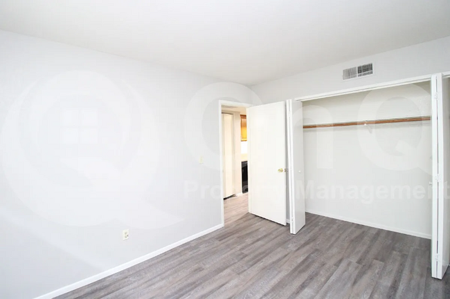 Building Photo - 3002 E Waltann Ln