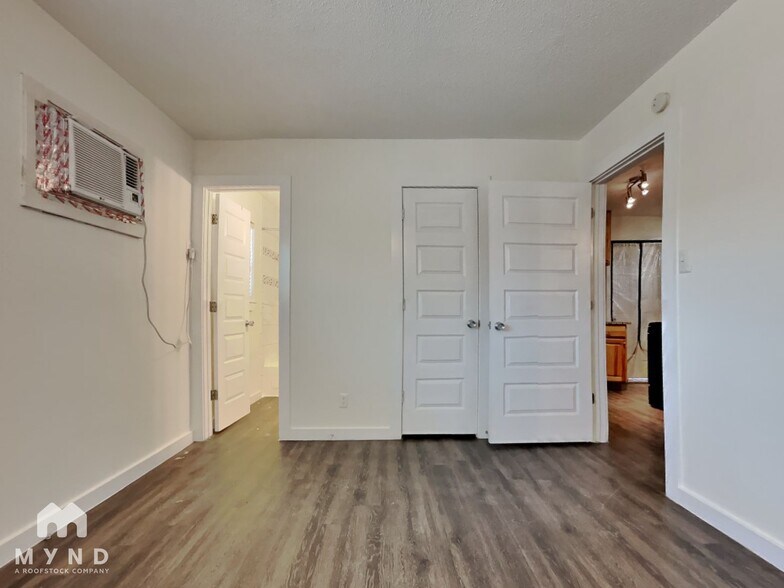 Building Photo - 1604 Parker Ln