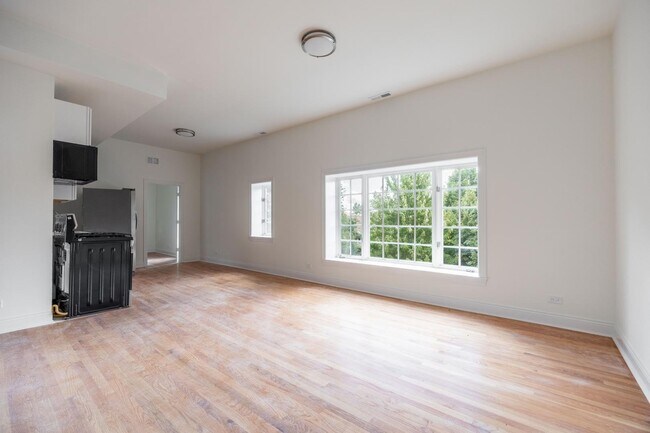 Building Photo - 3109 N Harding Ave