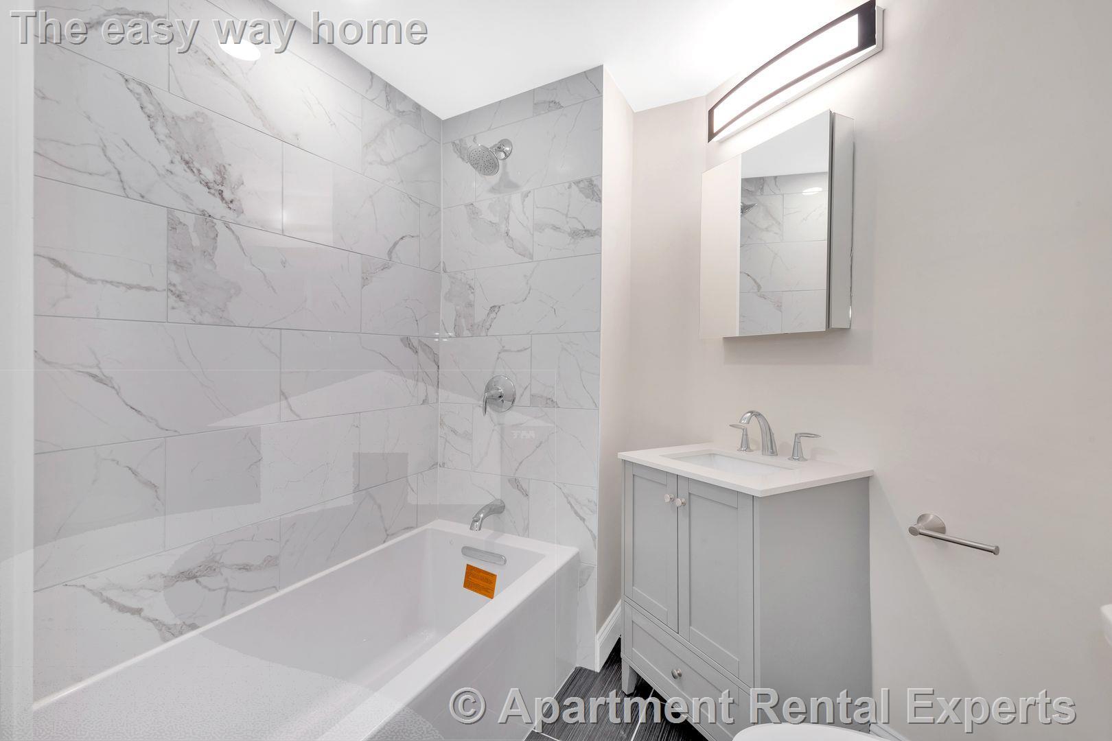 Building Photo - 105 School St