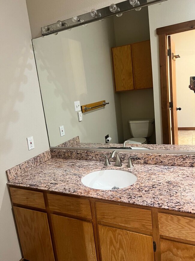 Building Photo - Pinon Condo with lock off bedroom