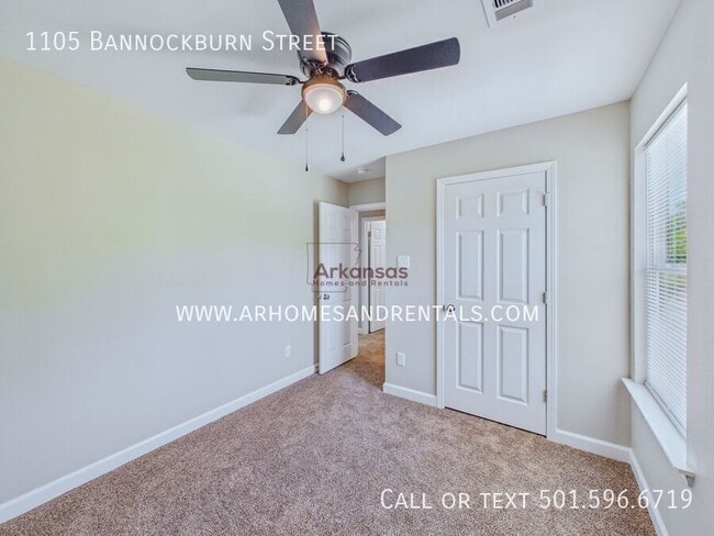 Building Photo - 1105 Bannockburn St