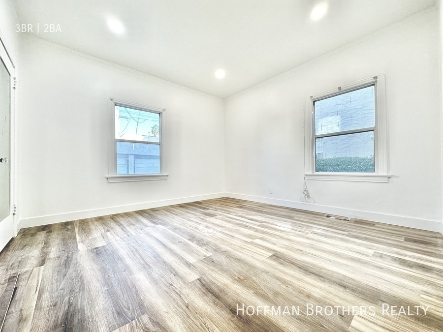 Building Photo - 330 N Spaulding Ave