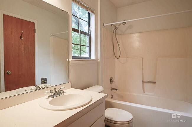 Building Photo - 509 Fels Ave