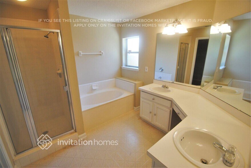 Building Photo - 11275 Chertsey Ln