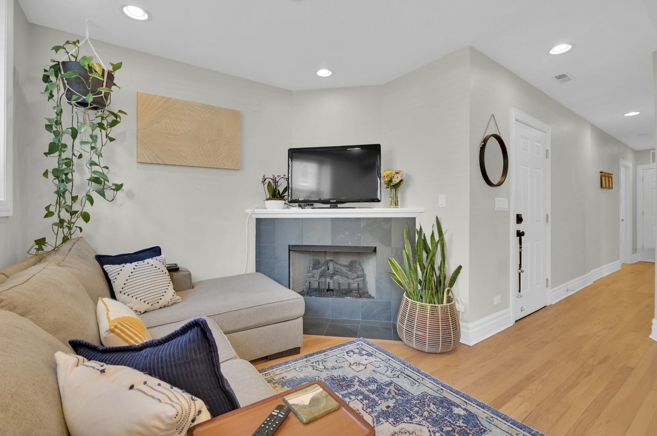 Building Photo - 2307 W Walton St