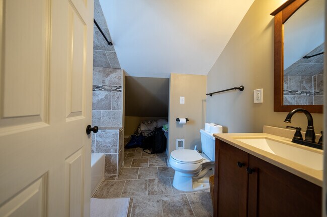 Building Photo - 817 Central Ave W