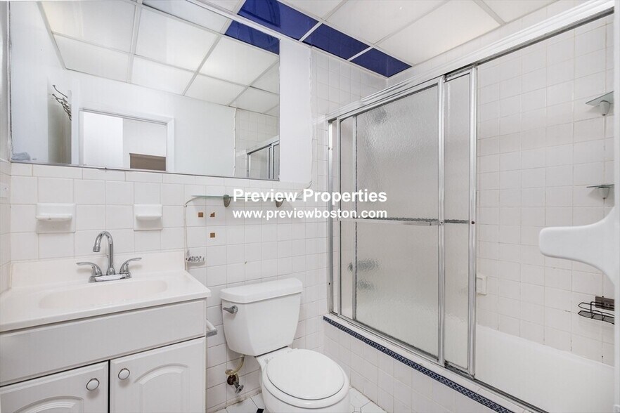 Building Photo - 248 Kelton St