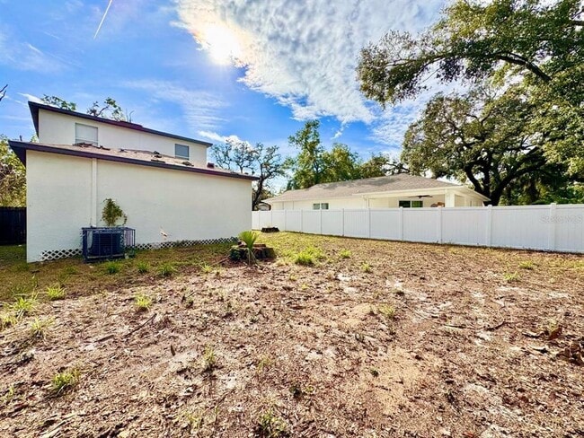 Building Photo - 2420 E Ida St