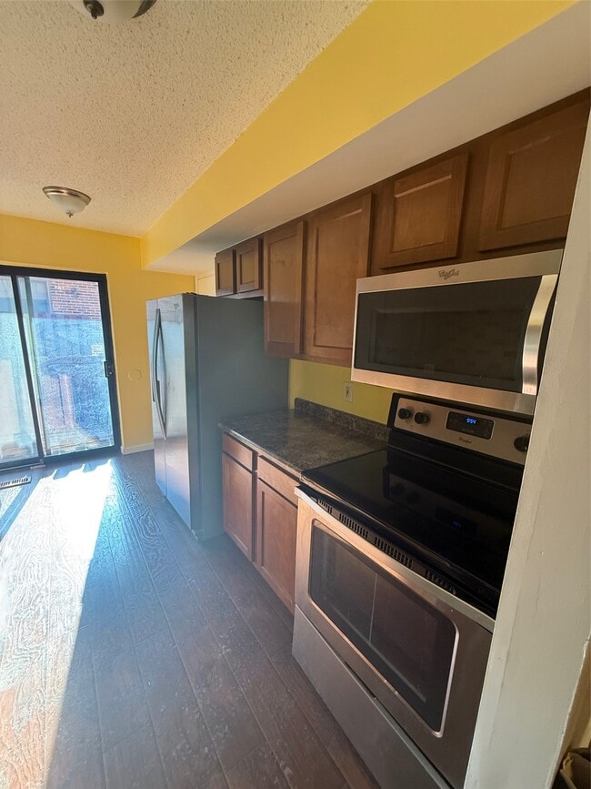 Building Photo - 7925 Royal Arms Ct