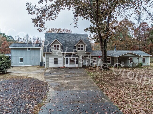 Building Photo - 1/1 townhome in the county-