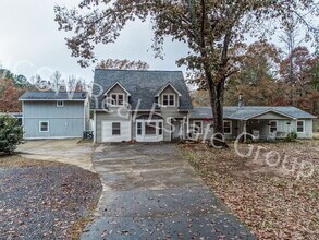 Building Photo - 1/1.5 home in the country