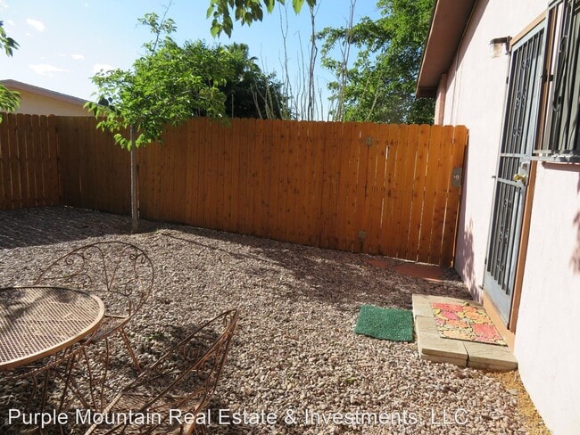 Building Photo - 1 br, 1 bath House - 1812 Louise Circle