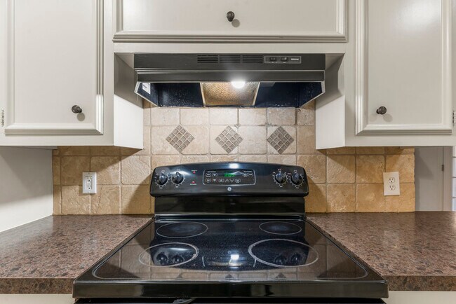 Building Photo - 6010 S 73rd East Ave