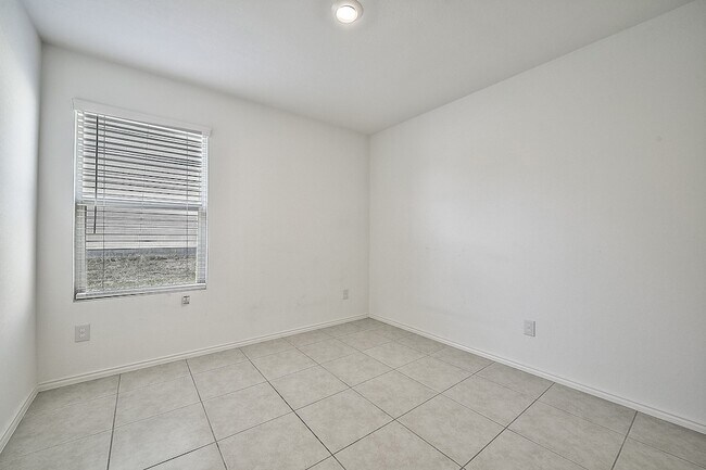 Building Photo - 336 Dry Cyn Wy