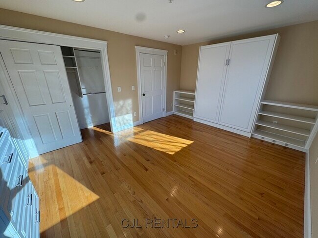 Building Photo - 4 Sherman Ct