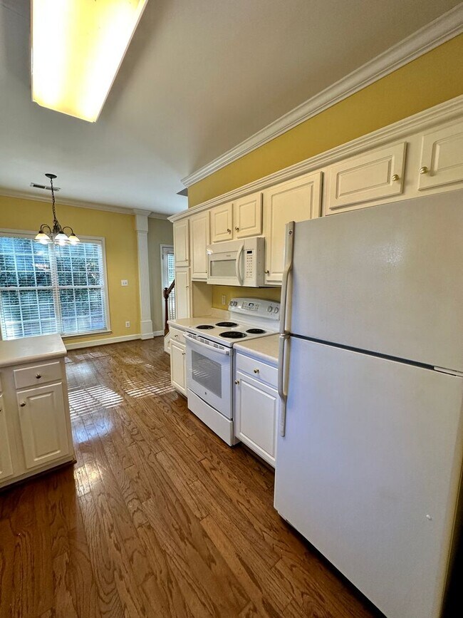Building Photo - 1815 Charleston Cir