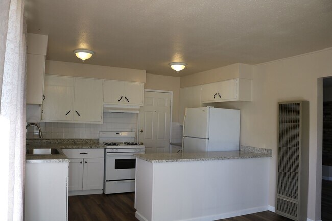 Building Photo - Affordable 3 bedroom on a quiet street