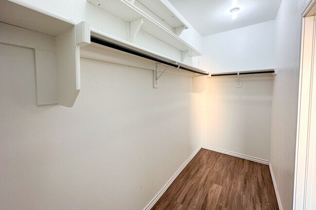 Building Photo - Stunning 5BD, 2 1/2 BTH Home Seconds away from John Kilpatrick Turnpike in YUKON!