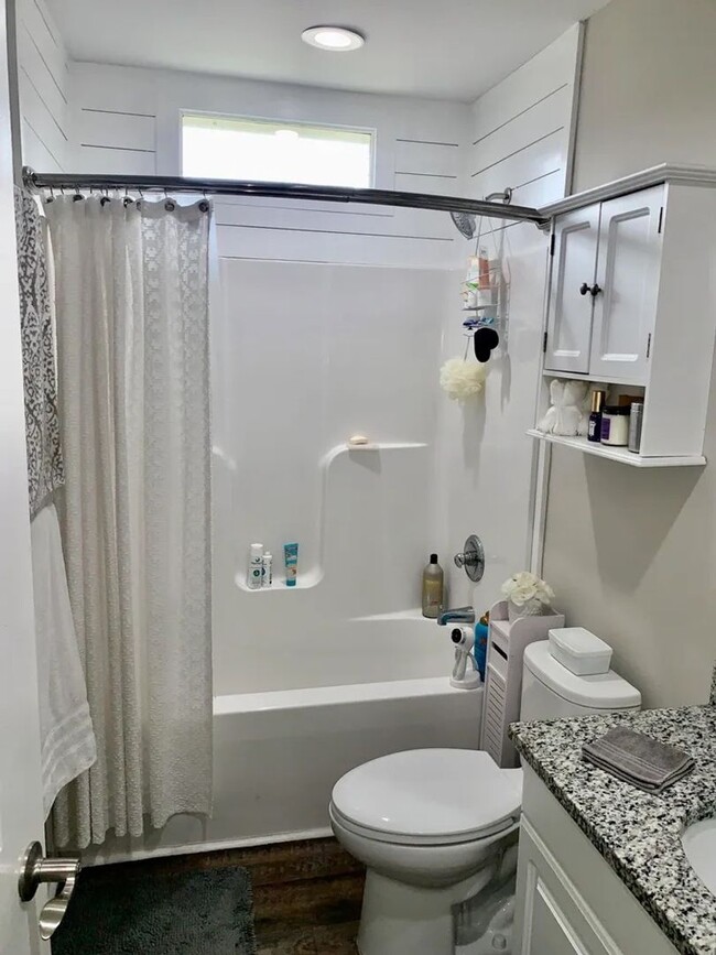 Building Photo - 3 Bedroom 1 Bath House - West Ashley - Cha...