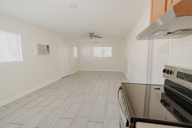Building Photo - 683 - 695 Vermont Avenue, Turlock CA 95380