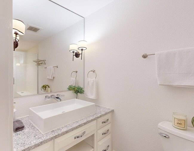 Building Photo - 100 Sweetbriar Lakes Dr