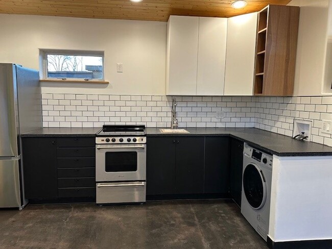 Building Photo - Modern Studio Eastside of Flagstaff- AVAIL...