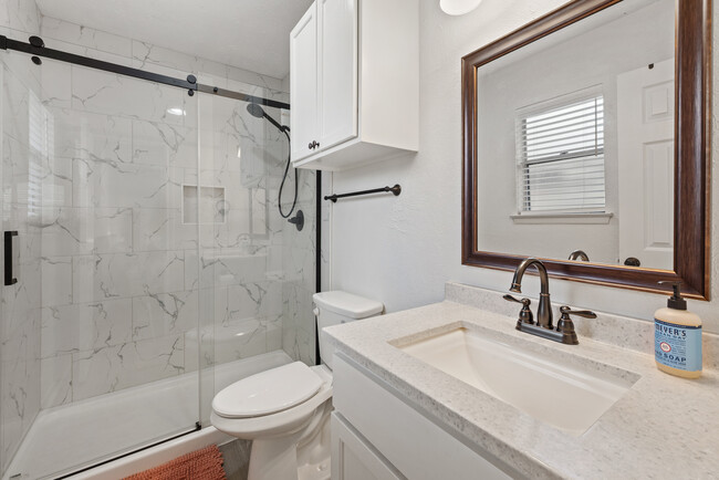 Building Photo - 4136 Willow Oak St