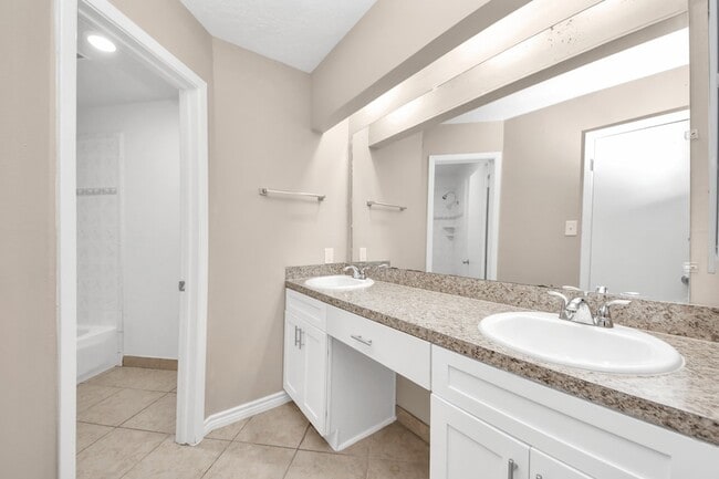 Building Photo - 6603 Brookgate Dr