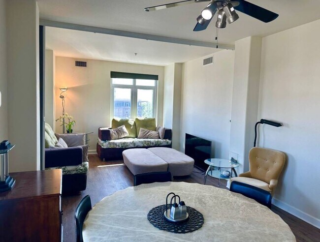 Building Photo - Turn Key Furnished 1 BR, 1 BA with Secure ...