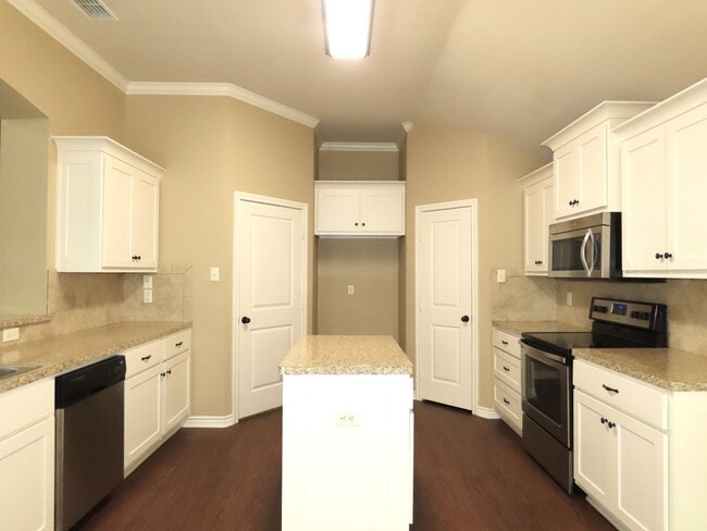 Building Photo - Coming Soon!! Lindale, Gorgeous 4 Bedroom, 2 Bath Home!