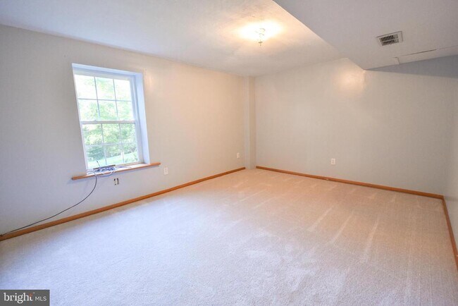 Building Photo - 42271 Bird Haven Dr