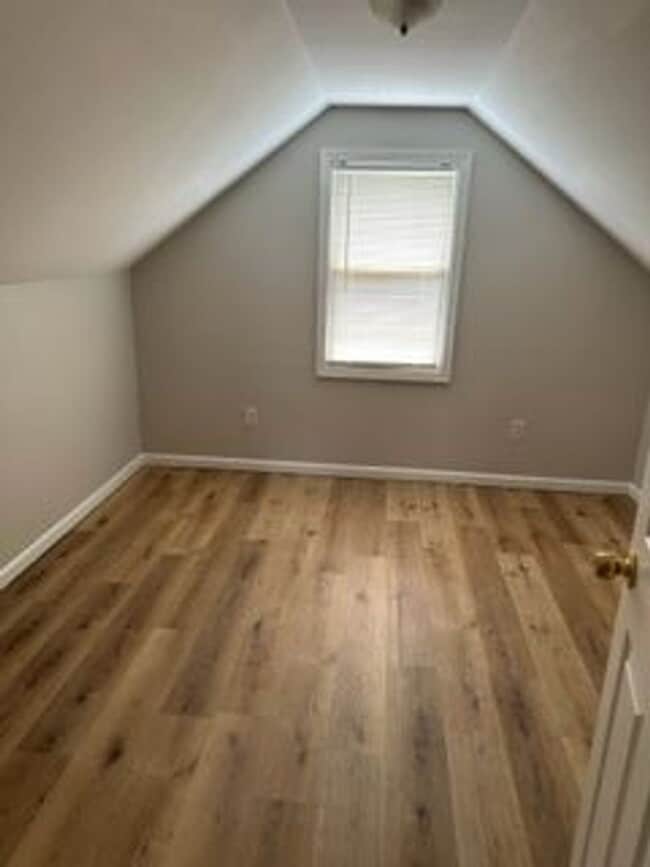 Building Photo - 4bedroom Home