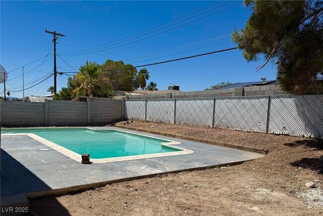 Building Photo - 236 Pershing Dr