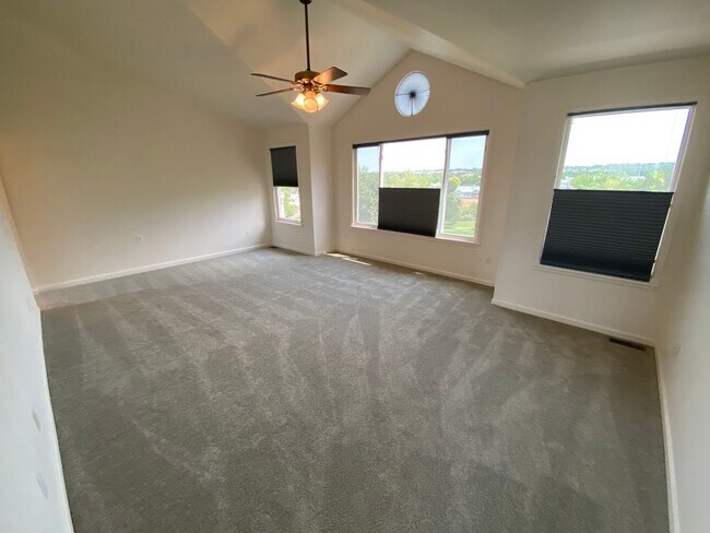 Building Photo - Great Highlands Ranch Home on the Golf Course!