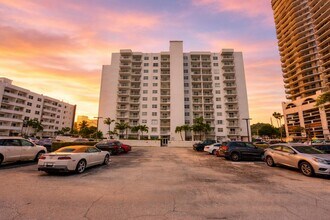 Building Photo - 200 S Birch Rd