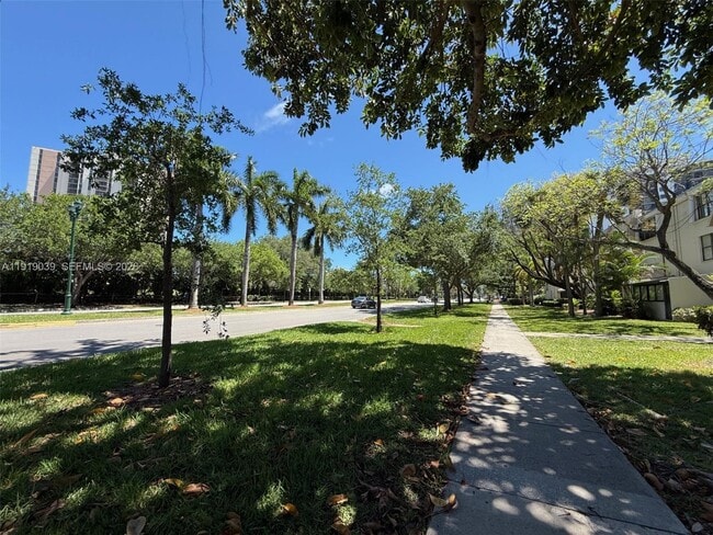 Building Photo - 20200 W Country Club Dr