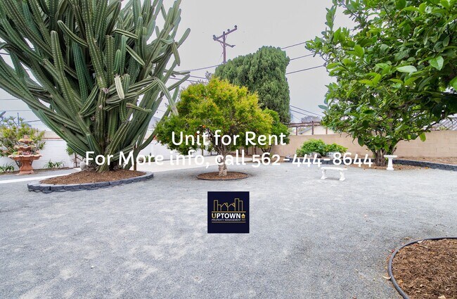 Building Photo - AVAILABLE - July 1 - HOUSE - 3 Bedrooms / 2 Baths - Long Beach