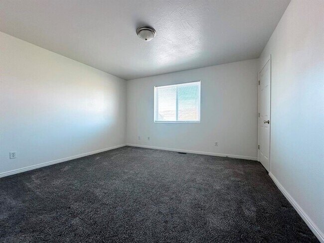 Building Photo - 15090 N 5400 W