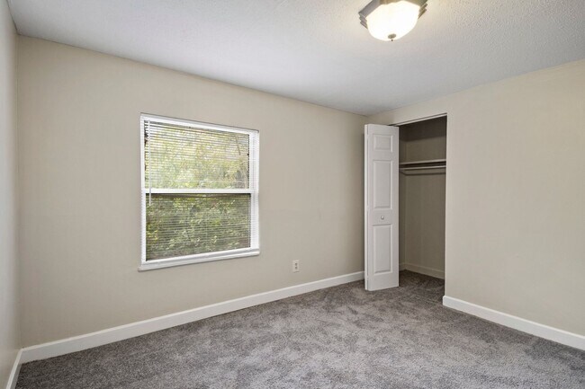 Building Photo - 3610 Balsam Ave