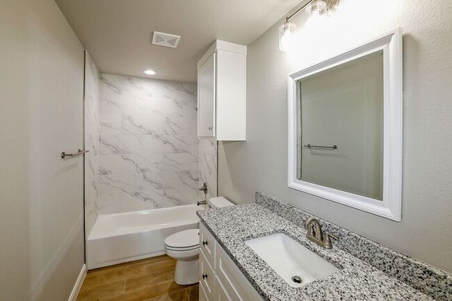 Building Photo - New Construction in City View!