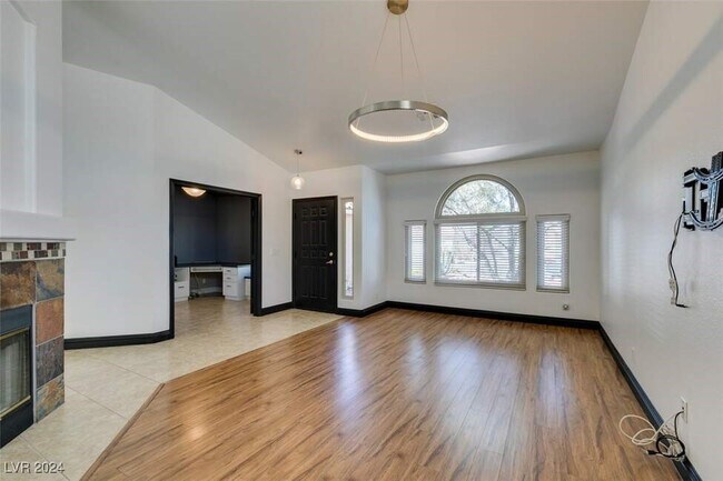 Building Photo - 240 Honeywood St